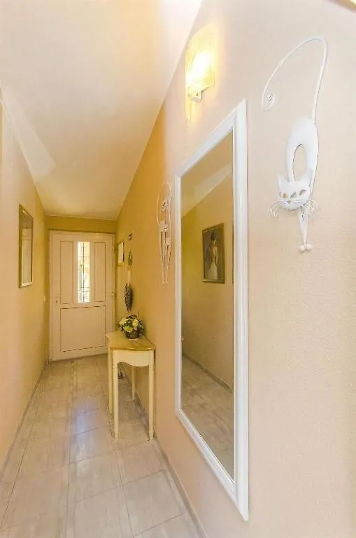 Apartments Nives Trogir