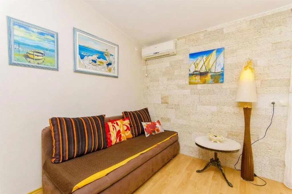 Apartments Nives Trogir 0*,