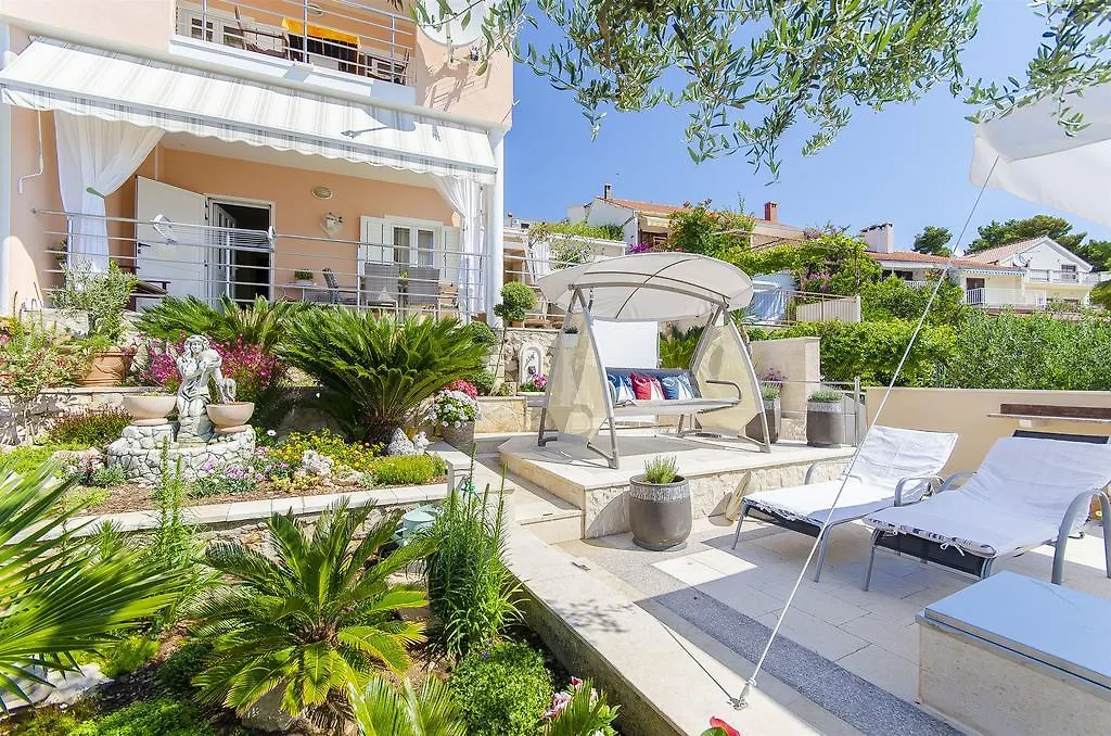 Apartments Nives Trogir