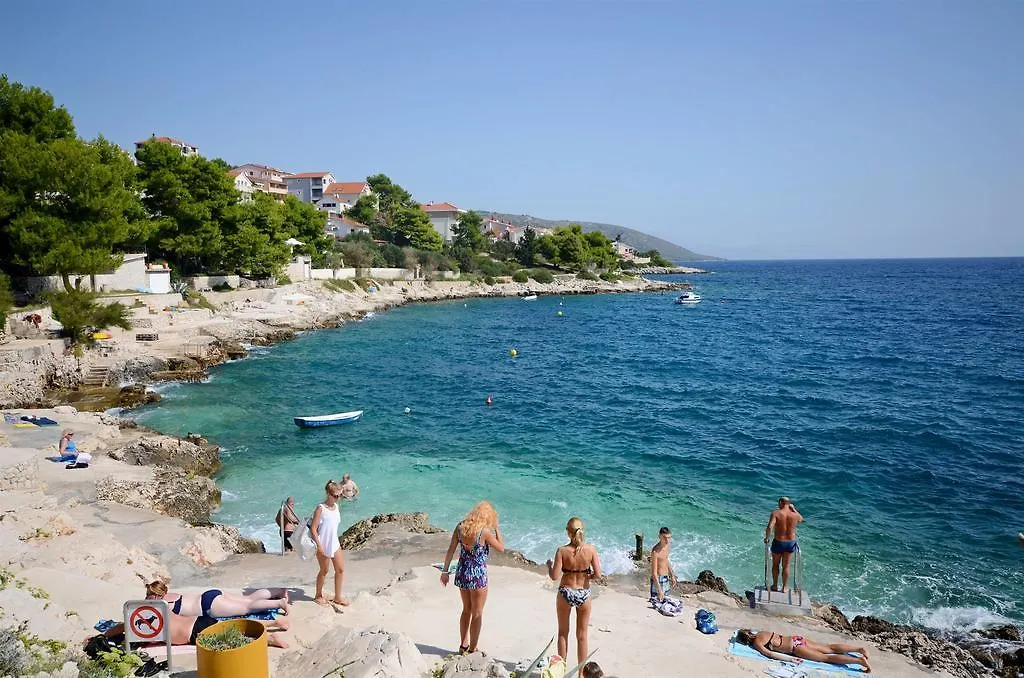 Apartments Nives Trogir