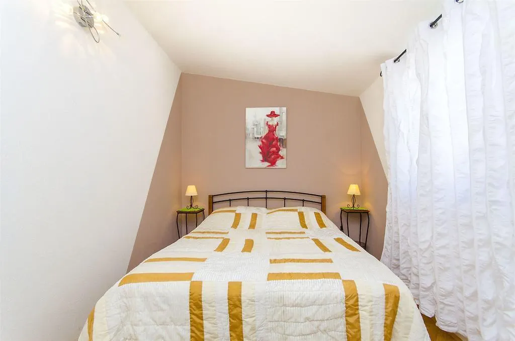 Apartments Nives Trogir