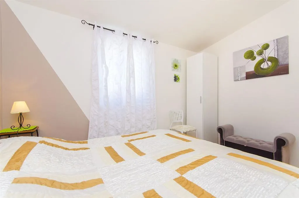 Apartments Nives Trogir