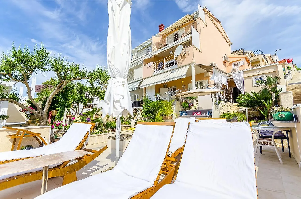 Apartments Nives Trogir