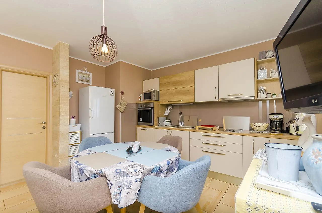 Apartments Nives Trogir Hırvatistan